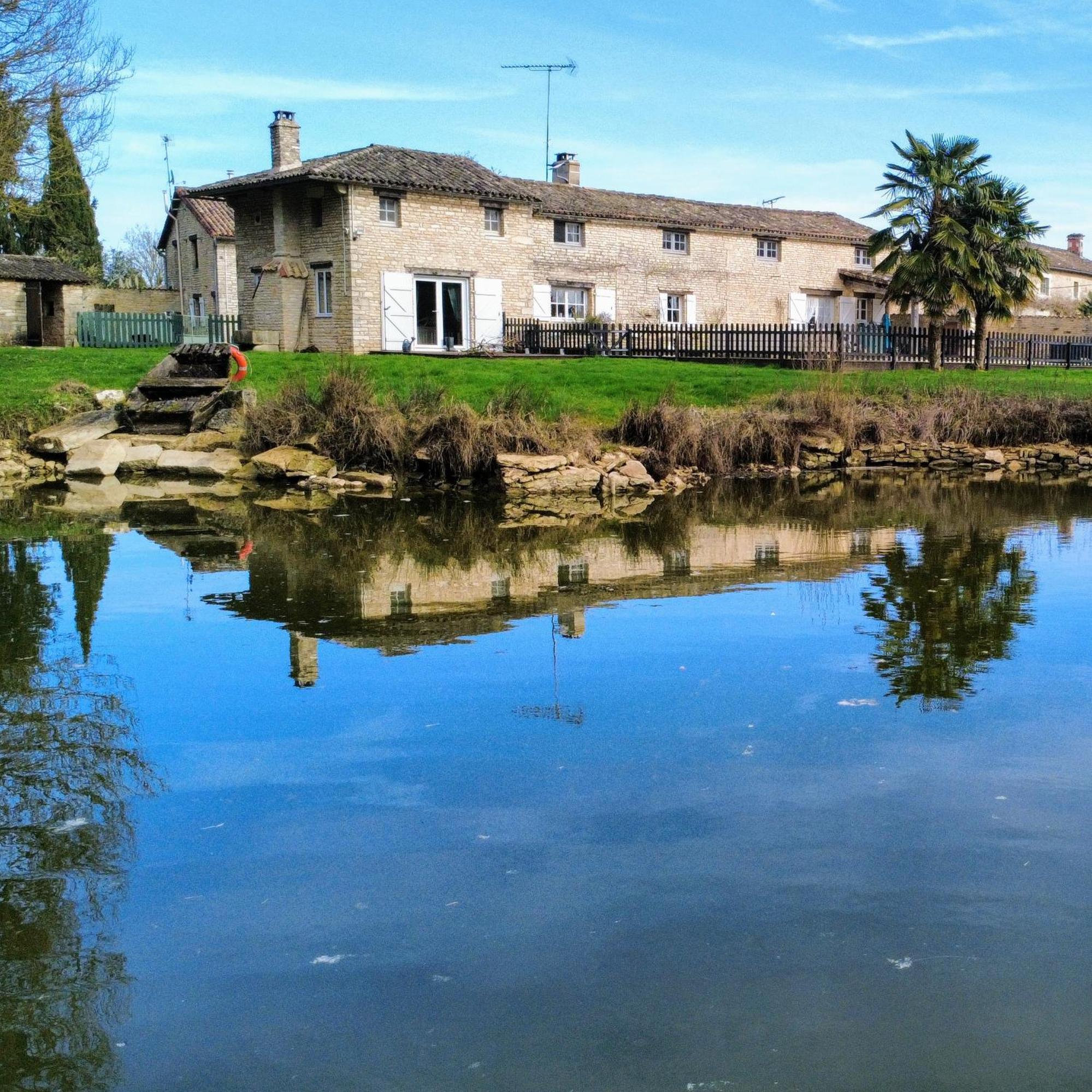 La Maison Du Petit Lac Messe Bagian luar foto